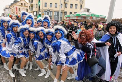 Narren entern Plauens Straßen zum 27. Mal! - Diesen Sonntag blasen die Plauener Narren zum 27. Carnevalsumzug. Foto: Thomas Voigt/Archiv
