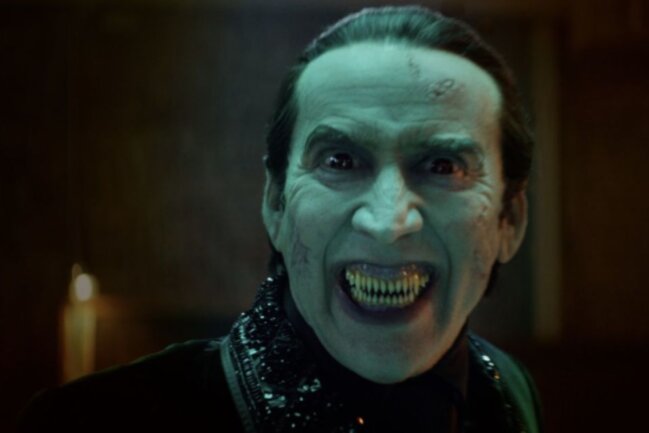 Neue "Arielle", bekannte Geschichte: Das sind die Kino-Highlights der Woche - Wer möchte schon für so einen Chef arbeiten? Nicolas Cage verkörpert in "Renfield" den legendären Graf Dracula.