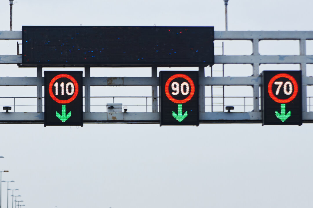 Neue EU-Richtlinie: Fahranfänger könnten Nachtfahrverbot erhalten und nur 90 km/h fahren dürfen - Fahranfänger könnten bald mehr Einschränkungen erhalten. 