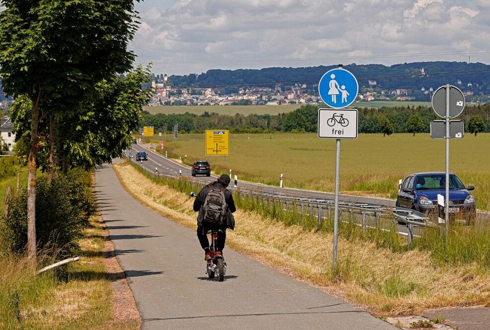 Neue Radwege in Planung - Bei Gersdorf gibt es bereits einen Geh- und Radweg an der B180.Foto: Markus Pfeifer