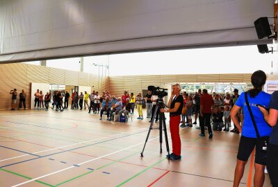 Neue Sporthalle in Geyer trägt den Namen eines Weltklassesportlers - Für die Bingestadt Geyer schlug am vergangenen Samstag eine glückliche Stunde. Foto: Ilka Ruck