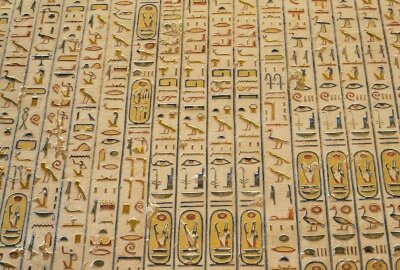 "Neue Wege zu alter Weisheit" - Eine Hieroglypheninschrift im Grab Ramses VI. (Ausschnitt) Foto: Jürgen Sorge 