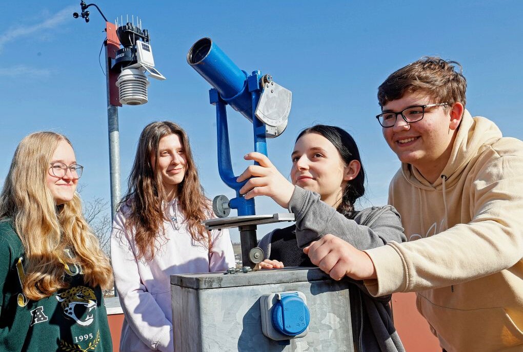 Gern nutzen die Schüler des Pestalozzi-Gymnasiums im Unterricht die Beobachtungs-Technik der Sternwarte. Foto: Thomas Voigt