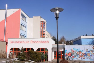 Neuer Anlauf für Impfbus in Mehltheuer - An der Grundschule in Mehltheuer wird der Impfbus stationiert sein. Foto: Simone Zeh