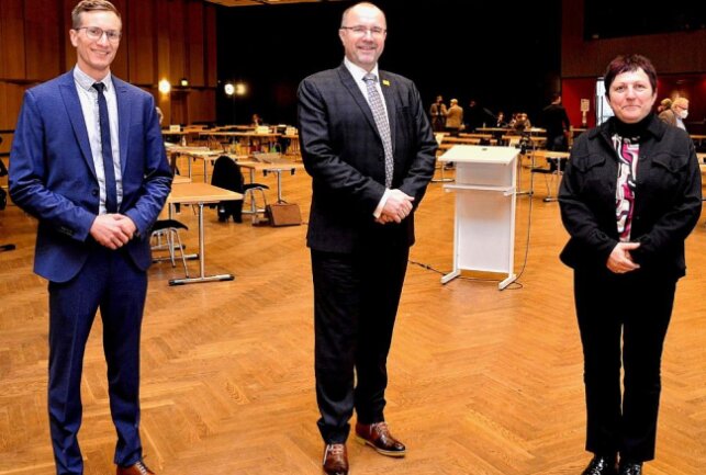 Die neue Plauener Stadtspitze (im Bild von links): Bürgermeister Tobias Kämpf, Oberbürgermeister Steffen Zenner und Bürgermeisterin Kerstin Wolf. Foto: Karsten Repert