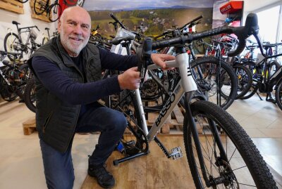Neuer E-Bike-Trend kommt auch in Marienberg gut an - Neben solchen Gravel-Bikes liegen laut Stefan Weinhold auch Fazua-Ride-60-Räder voll im Trend. Foto: Andreas Bauer