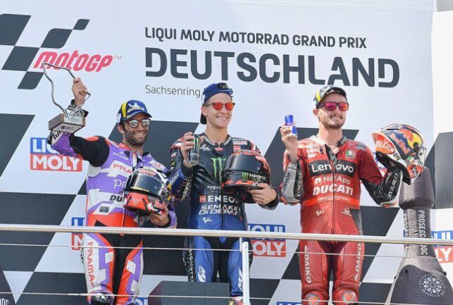 Die Siegreichen der MotoGP - Johann Zarco, Fabio Quartararo und Jack Miller (v. l. n. r.). Foto: Thorsten Horn
