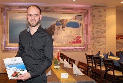 Neueröffnung: Griechisches Traditionslokal in Zwickau hat wieder einen Pächter - Chef des griechischen Restaurants "Santorini" ist Manol Caushaj. Foto: Mario Dudacy