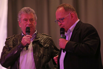 Neues Mitglied: Eric Frenzel hat die "Wismut-DNA" - Moderator Ronny Maiwald (rechts) im Gespräch mit Wismut-Legende Holger Erler.