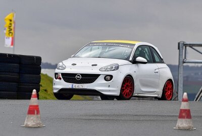 Neues Motorsport-Projekt ins Leben gerufen - Mit dem Opel ADAM Cup stand den Teilnehmer auch ein echter Rallye-Bolide zur Verfügung. Foto: Thorsten Horn