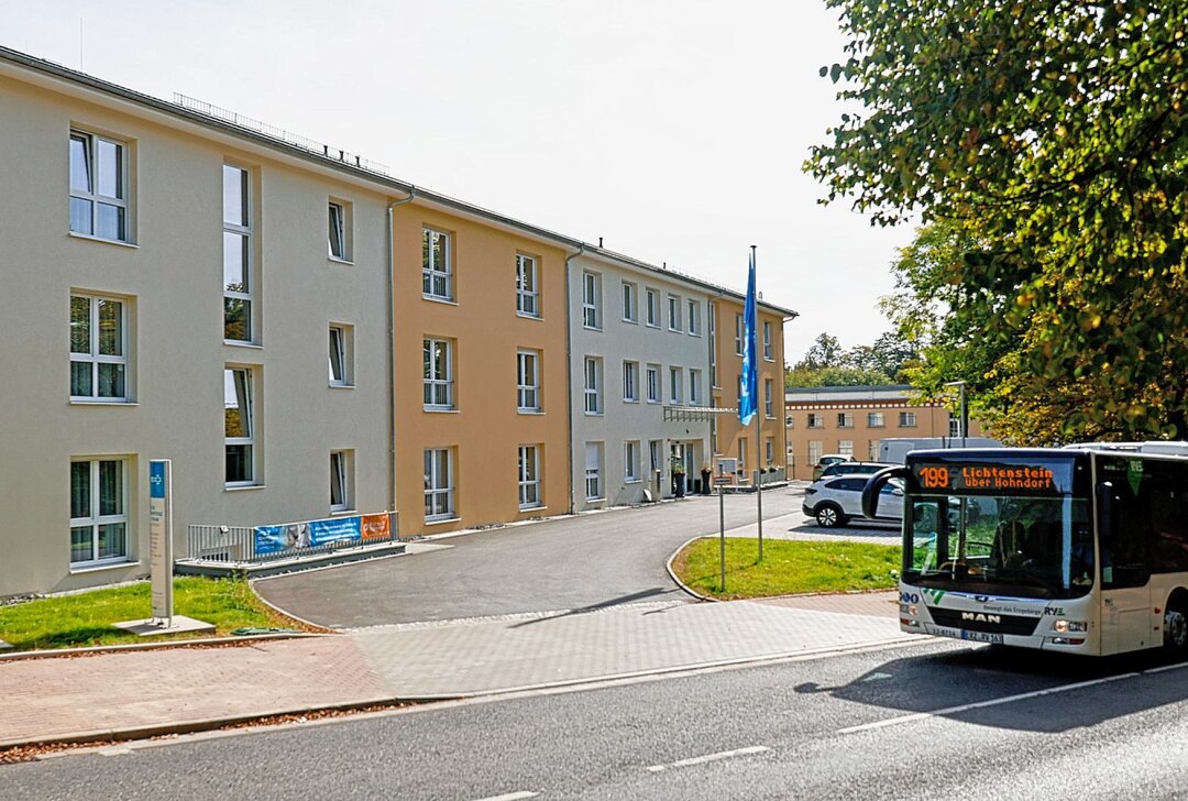 Neues Pflegezentrum bietet Platz für 135 Bewohner - Der Neubau steht an der Bahnhofstraße auf dem Gelände der früheren Frauenklinik. Foto: Markus Pfeifer