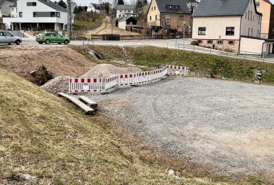 Neugestaltung des Dorfplatzes in Albernau - Die Arbeiten zur Umgestaltung des Dorfplatzes in Albernau sollten im April beginnen - doch es gibt eine Verzögerung. Foto: Ralf Wendland
