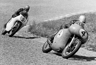 Neuseeländer mit gutem Ruf am Sachsenring - 1960 gewann John Hempleman das 500er-Rennen auf dem Sachsenring. Hier führt er vor Jim Redman. Foto: Günter Geyler / Archiv Thorsten Horn