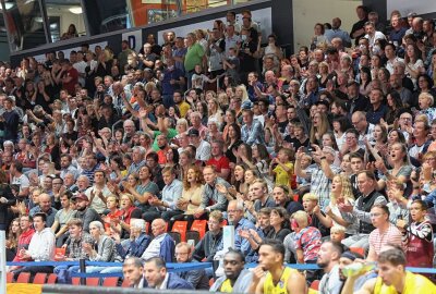 Niners siegen im Endspurt-Krimi gegen Baskets Oldenburg - Die Niners Chemnitz besiegen die Baskets Oldenburg. Peggy Schellenberger