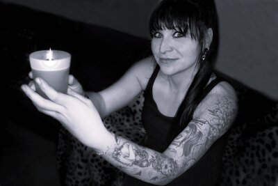 "No Paracetamol": Thalheimerin Susann (37) hat ein lebensrettendes Tattoo - Susann aus Thalheim hat liebt den Dot-Work-Tattoostil. 