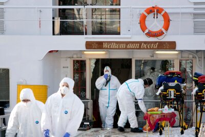 Norovirus: Wie hoch ist das Risiko auf Kreuzfahrtschiffen? - Selten, aber immer wieder schlagzeilenträchtig: Norovirus-Ausbrüche wie hier 2012 auf einem Flusskreuzfahrtschiff.