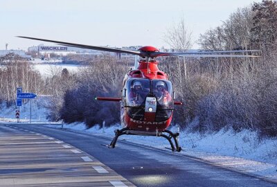 Notfall: Rettungshubschrauber landet auf der A4 - Auf der A4 kam es bei Wilsdruff zu einem medizinischen Notfall. Foto: Roland Halkasch
