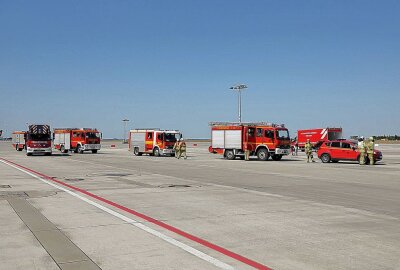 Notfallübung am Dresdener Flughafen: 180 Einsatzkräfte vor Ort - Heute simulierten am Flughafen Dresden Einsatzkräfte eine Notlage. Foto: Roland Halkasch