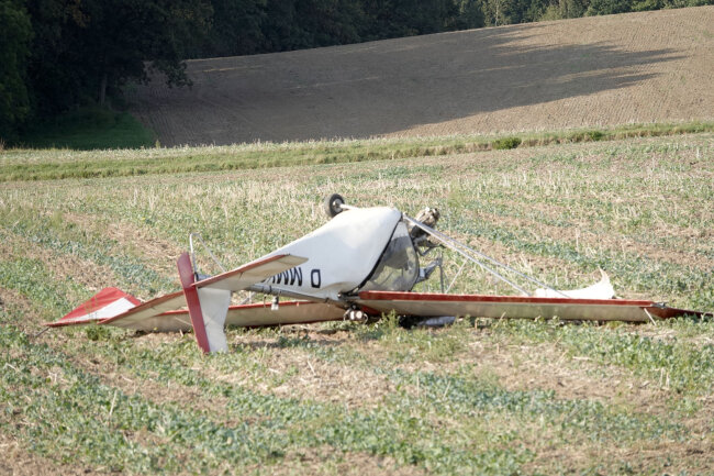 Notlandung in Seelitz: 76-jähriger Pilot rettet die Situation! - 
