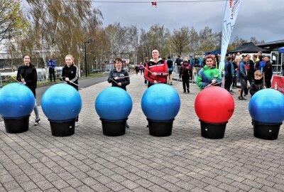Novum beim Landkreislauf: Einzelsportler gewinnt Staffelrennen - Im Rahmenprogramm traten untern anderem die Drums Kids vom SSV Brand-Erbisdorf auf. Foto: Knut Berger