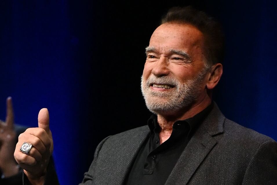 Ob Pferde, Schweine oder Enkelinnen: Bei Keksen macht Arnold Schwarzenegger keinen Unterschied - Daumen nach oben für Arnold Schwarzeneggers Kekse: Auf die stehen Tier und Mensch gleichermaßen, wie der Schauspieler nun verriet.