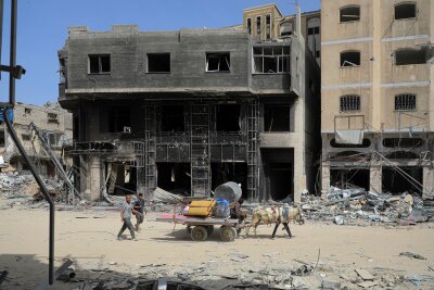 "Obdachlose ohne Zukunft" in Gaza - Zerstörung überall: Bis Ende Februar wurden nach Angaben des UN-Satellitenzentrums mehr als 31.000 Gebäude zerstört.