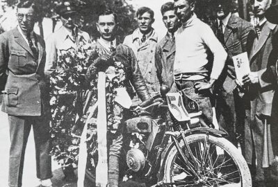 Oberingenieur Hermann Weber würde am Donnerstag 125 Jahre - Hermann Weber gewann 1925 auf der wassergekühlten DKW den 1. Preis beim 3. Swinemünder Bäderrennen.   Repro: Thomas Fritzsch/PhotoERZ