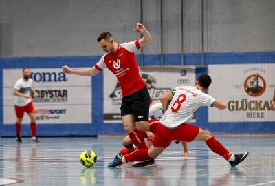 Oberlungwitzer Fußballer überzeugen beim Futsal in der Halle - Agon Muli vom OSV war kaum zu stoppen und erzielte fünf Turniertore. Foto: Markus Pfeifer