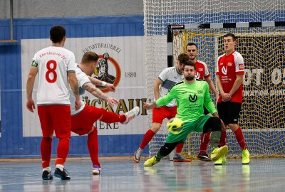 Oberlungwitzer Fußballer überzeugen beim Futsal in der Halle - Torhüter Marco Pohl war ein starker Rüclhalt. Foto: Markus Pfeifer