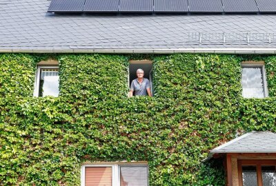 Oberlungwitzer sieht viele Vorteile im Fassadengrün - Matthias Beyer setzt auf Fassadengrün und Solartechnik. Foto: Markus Pfeifer 