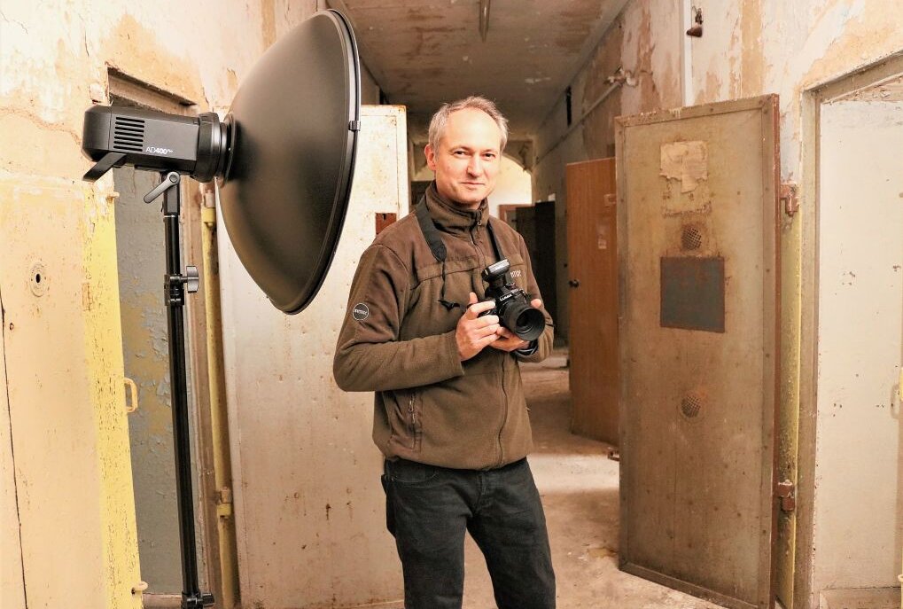 Oederan: Im Gefängnis wird wieder fotografiert - Tilo Riemer aus Oberschöna zählte zu den Fotografen, die im ehemaligen Gefangenhaus Oederan auf den Auslöser drückten. Foto: Knut Berger