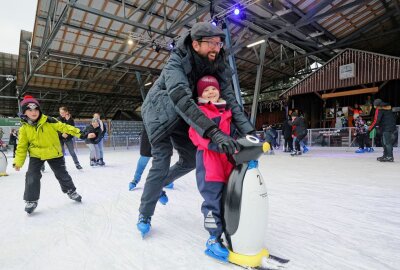 Oelsnitzer Eisbahn wird zum Ausflugsziel - Für Kinder können Pinguine oder Eisbären ausgeliehen werden. Foto: Thomas Voigt