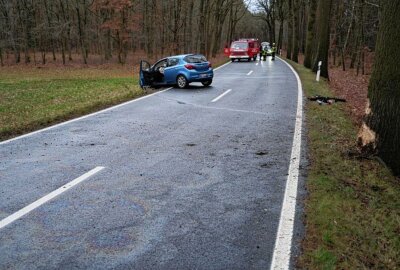 Ölspur auf Fahrbahn: Unfall auf S 121bei Niesky - Auf der S 121 kam es am Sonntagnachmittag aufgrund einer Ölspur zu einem Unfall. Foto: LausitzNews.de/ Jens Kaczmarek