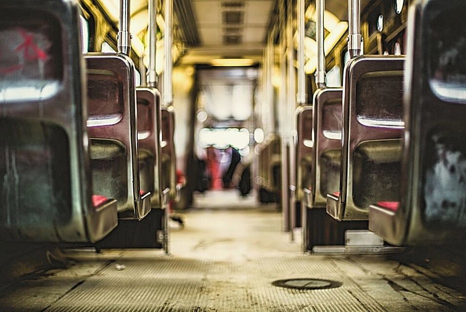 ÖPNV-Fahrer aufgepasst! CVAG passt Fahrplan an - Busse und Bahnen, die sonst im 10-Minuten-Takt verkehren, fahren nun alle 15 Minuten. Symbolbild: Free-Photos/Pixabay