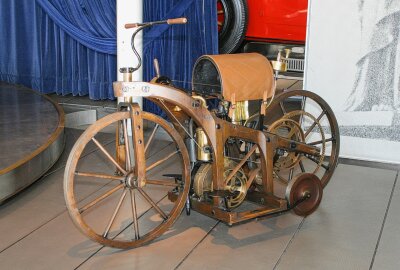 Ohne ihn wäre Motorsport undenkbar: Zum 190. Geburtstag von Gottlieb Daimler - Das erste Benzin-getriebene Kraftfahrzeug, der Daimler Reitwagen, wurde 1885 von Gottlieb Daimler entwickelt und gebaut. Foto: Thorsten Horn