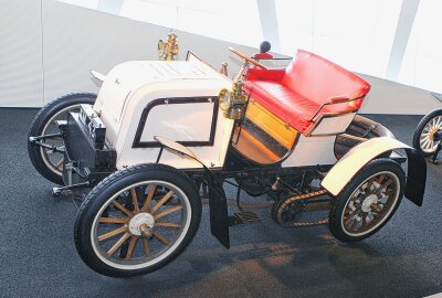 Ohne ihn wäre Motorsport undenkbar: Zum 190. Geburtstag von Gottlieb Daimler - Daimler "Phoenix" 23 PS Rennwagen von 1900. Foto: Thorsten Horn