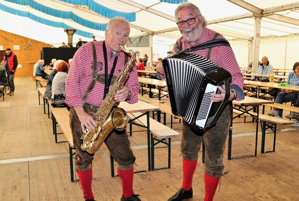 Oktoberfest startet schon im Mai in Oederan - Im vergangenen Jahr sorgten beim Oktoberfest Oederan unter anderem die Breitenauer Musikanten für gute Stimmung. Foto: Knut Berger