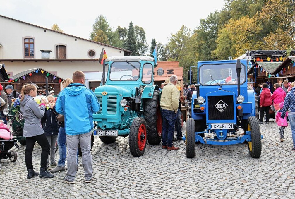 Olbernhauer Herbstfest lädt ins schöne Rittergut ein - Auch Landwirtschaftstechnik und urige Traktoren gibt es wieder zu sehen. Foto: Ilka Ruck/Archiv