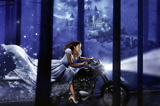In der letzten Staffel von "Once Upon A Time" wird nach und nach das Geheimnis um Cinderella gelüftet.