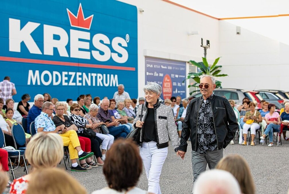 Open-Air Fashion Party bei Kress in Hartmannsdorf - Modenschau beim Kress in Hartmannsdorf. Foto: Kress