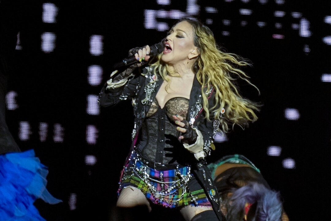 Operation Madonna: Anderthalb Millionen Menschen bei Konzert - Madonna tritt in der letzten Show ihrer "The Celebration Tour" am Strand der Copacabana auf.