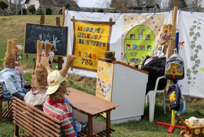 Osterhasendorf in Gebersreuth bringt Kinderaugen zum Leuchten - Die Osterhasenschule. Foto: Simone Zeh