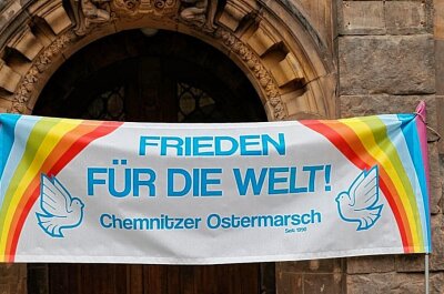 Ostermarsch in Chemnitz: "Für Frieden, für Abrüstung, für eine Welt ohne Kriege" - Am heutigen Feiertag findet der traditionelle Ostermarsch statt. Foto: Harry Härtel