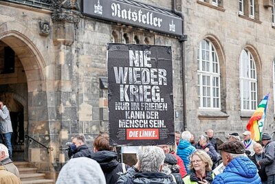 Ostermarsch in Chemnitz: "Für Frieden, für Abrüstung, für eine Welt ohne Kriege" - Am heutigen Feiertag findet der traditionelle Ostermarsch statt. Foto: Harry Härtel