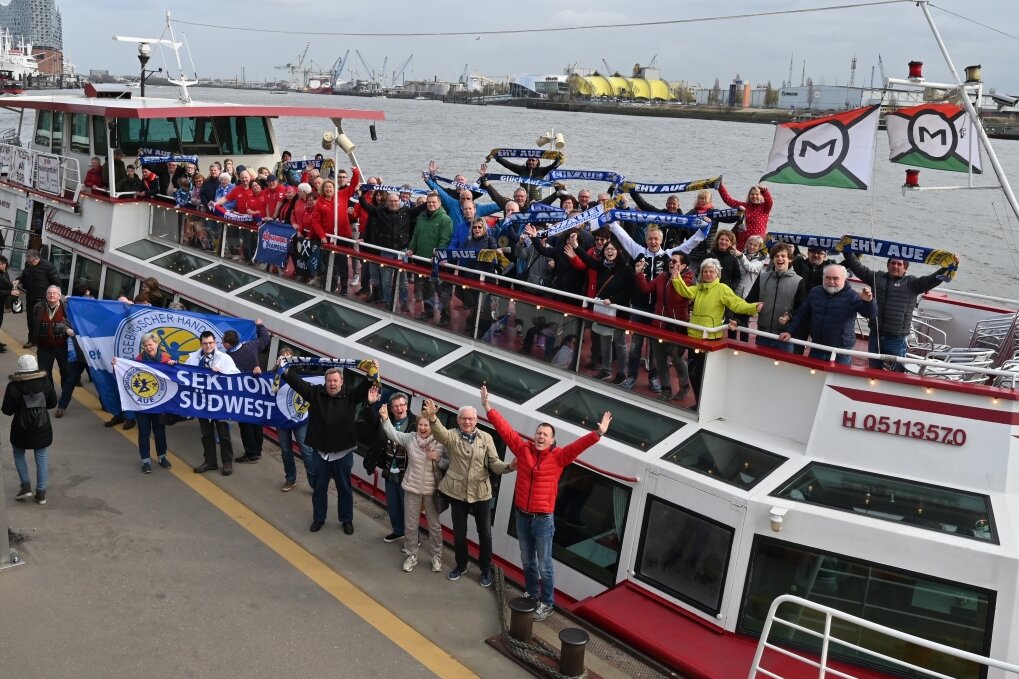 Letztes Jahr hat es für die Fans des EHV Aue und des HSV-Fanclub Störtebeker eine gemeinsame Hafenrundfahrt in Hamburg gegeben.