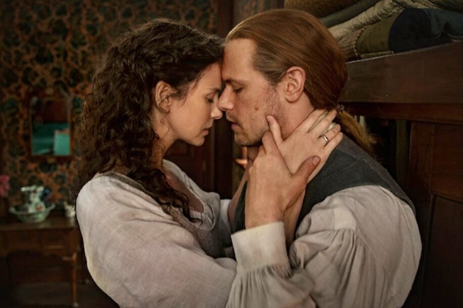 "Outlander": Alles, was wir bislang über Staffel 7 wissen - Claire und Jamie müssen weiter um ihre Liebe in Outlander kämpfen. Hier ein Bild aus Staffel 6.