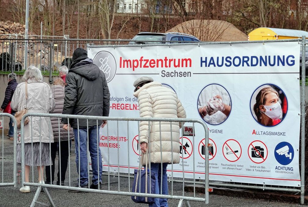 Panne im Chemnitzer Impfzentrum: 17 Personen erhalten falschen Impfstoff - Impfzentrum - Chemnitz, Fabrikstrasse. Foto: Harry Härtel 