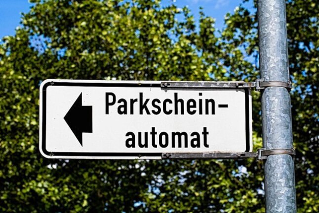 Hinweisschild Parkscheinautomat. Foto: pixabay/Gentle07
