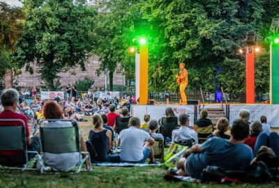 Parksommer Chemnitz: Hier beginnen die Ferien schon am Donnerstag - Der Parksommer bietet ein Programm mit Konzerten, Poetry Slam, Kinderveranstaltungen. Foto: C3 GmbH/Kristin Schmidt