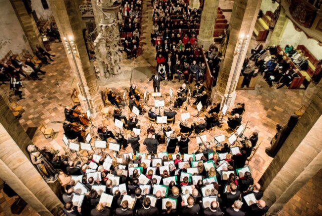 Passionsmusik von Antonín Dvorak im Freiberger Dom - Es singt der Freiberger Domchor, der von der Mittelsächsischen Philharmonie begleitet wird. Foto: Martin Förster